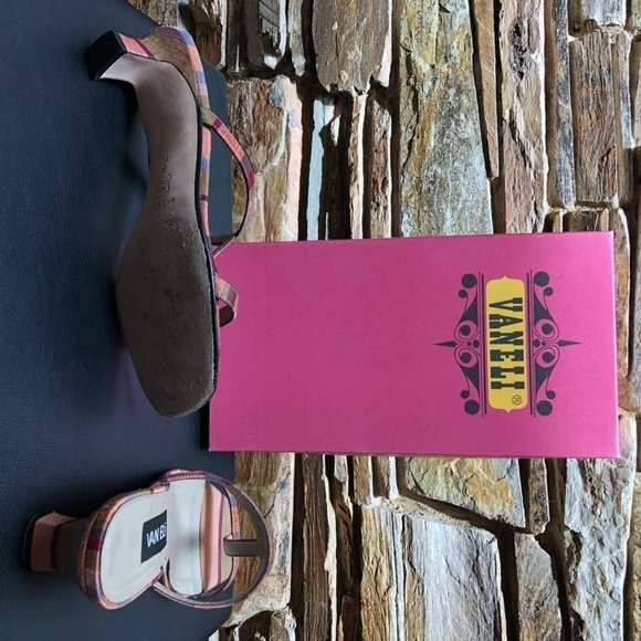 Van Eli Salmon Fabric Sandals (8) - Picture 2 of 2